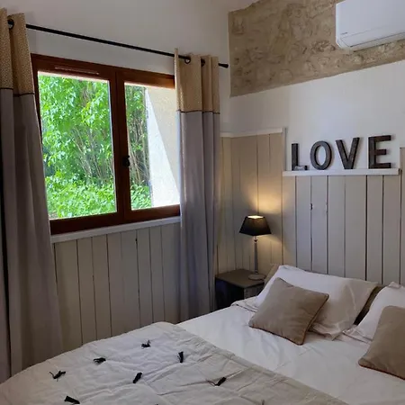 بيت للعطل La Magnanerie En Provence *