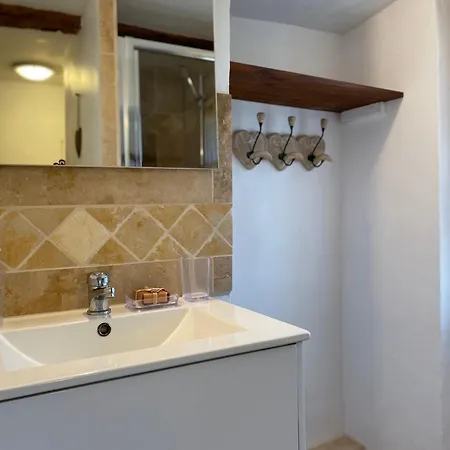 La Magnanerie En Provence בית נופש